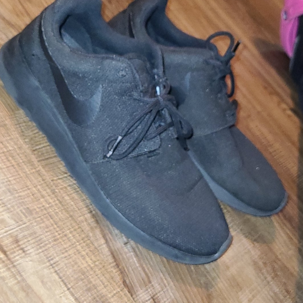 Black Nikes
